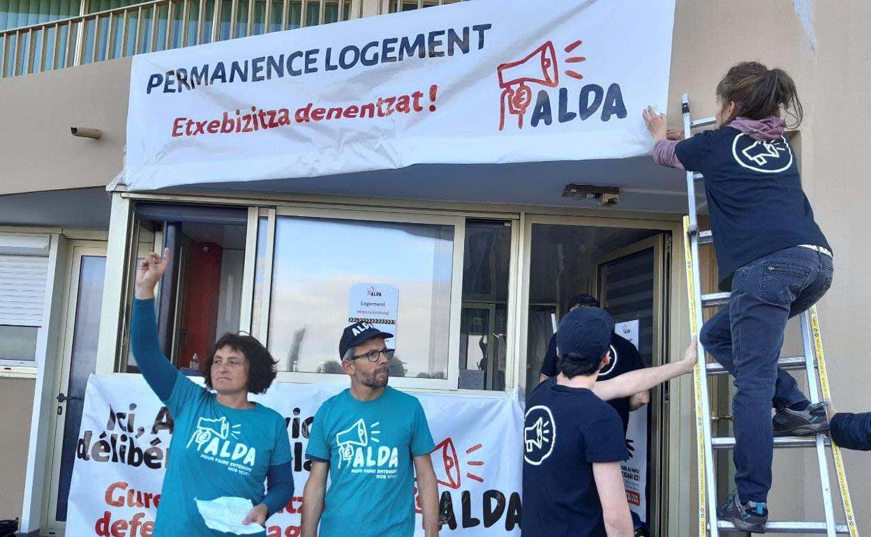 Alda elkarteak apartamentu turistiko bat «errekisizionatu»